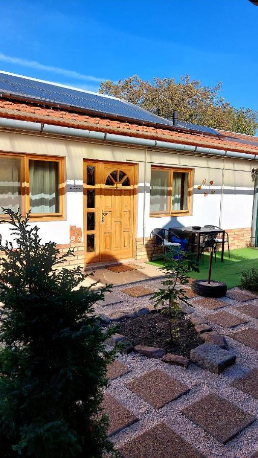 Mandula Apartman Сегед Екстериор снимка